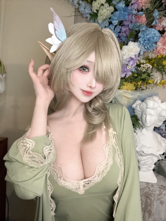 Gái xinh cosplay nàng tiên sexy trong phòng tắm sang chảnh